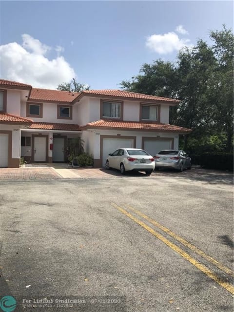 11523 Royal Palm Blvd - Coral Springs, FL apartments for rent