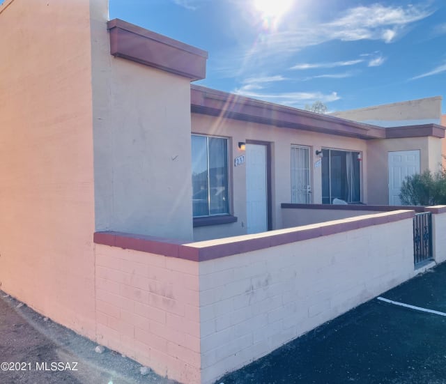 237 W Limberlost Drive Tucson, AZ apartments for rent