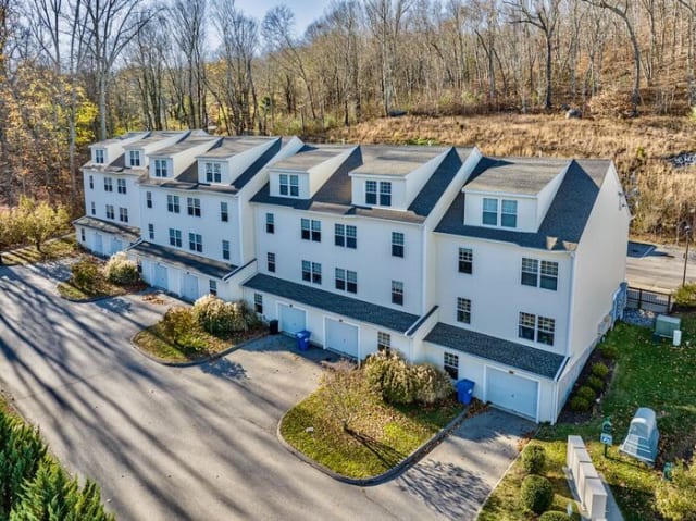 1800 River View Lane - Norwich, CT apartments for rent