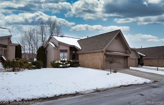 29671 N MEADOWRIDGE - Farmington Hills, MI apartments for rent