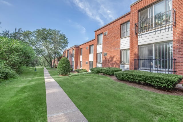Forest Park Apartments - Wethersfield, CT apartments for rent