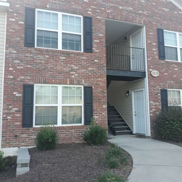1 BEDROOM 1 BATH 1st FLOOR CONDO Prop. Mgr. Stephanie ext. 608