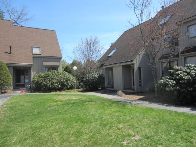 12 Saratoga Court Hillsborough County NH apartments for rent