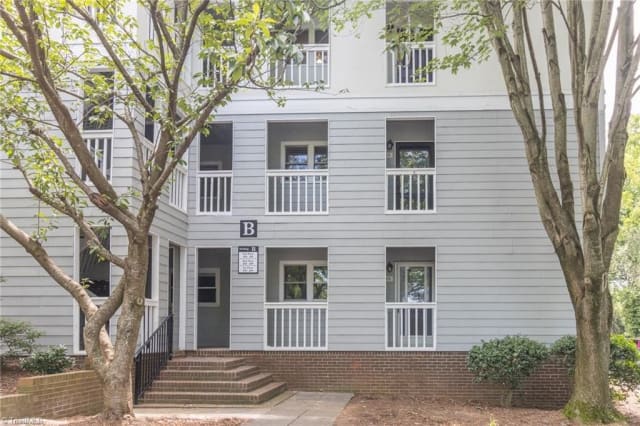208 Oakwood Court Winston Salem NC apartments for rent