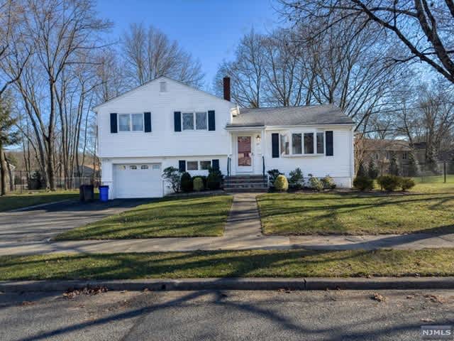 31 Rose Court Closter NJ apartments for rent