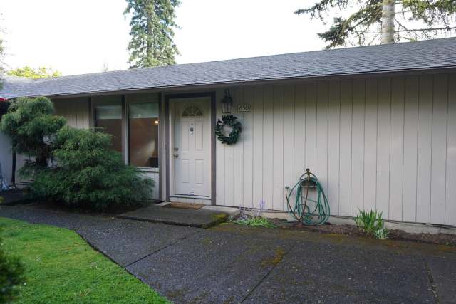 Beautifully Updated Camas Duplex Unit for Lease 650 SE Polk St