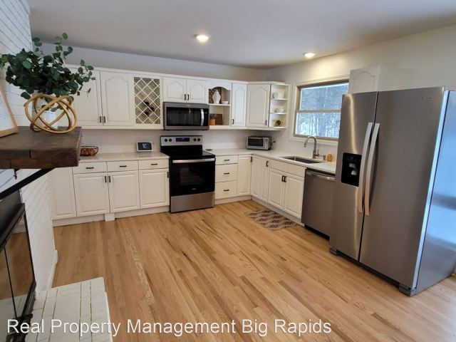 908 Cherry Ave Big Rapids Mi Apartments For Rent