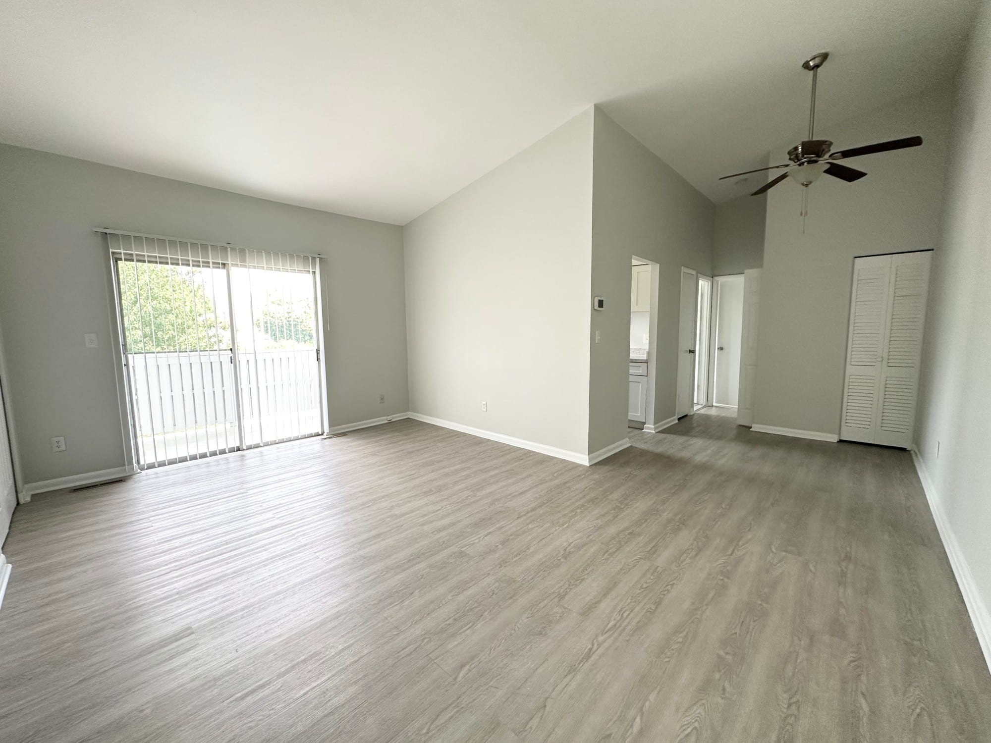 Spacious One Bedroom Apartment at Hazelwood Apts *Reserve Now* -  apts/housing for rent - apartment rent - craigslist
