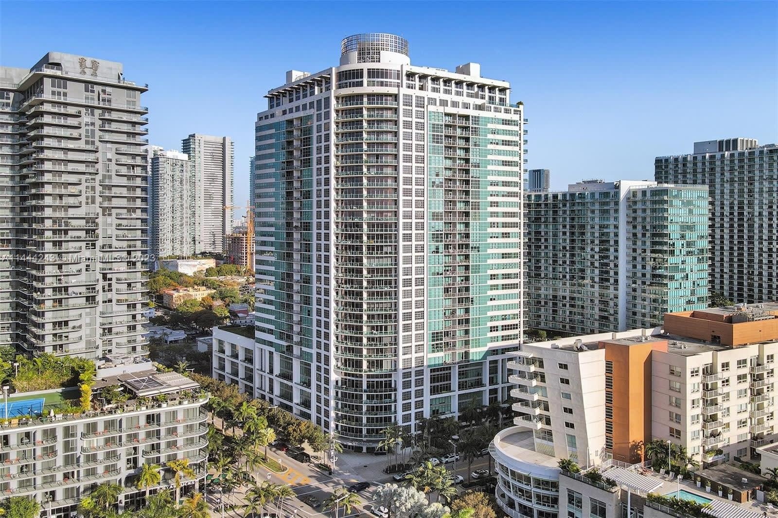 Live in Midtown Miami near Shops, Restaurants, Brunch and More : Gio Midtown