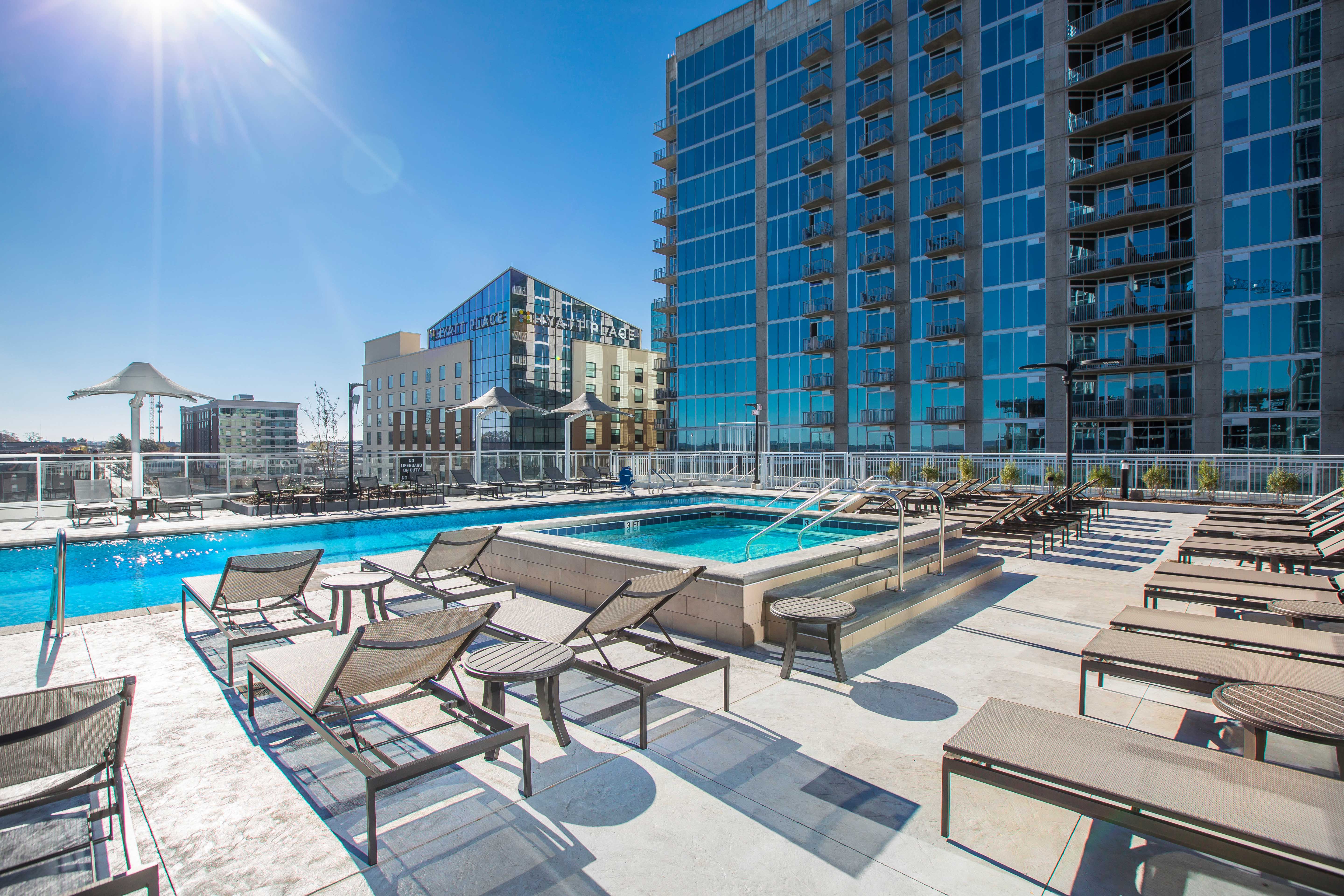 Broadstone SoBro Apartment Rentals - Nashville, TN