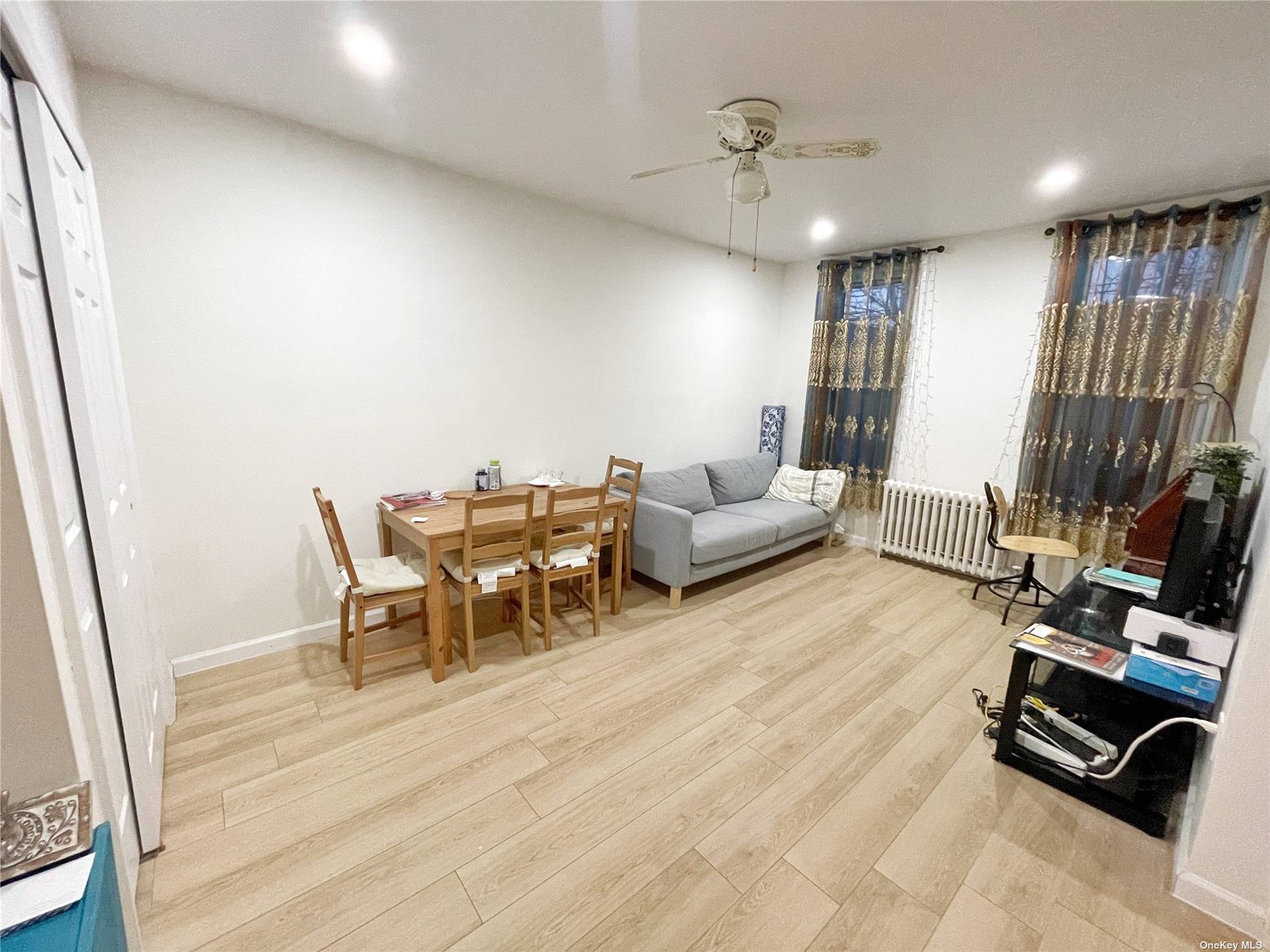 1 Bedroom Apartment In Queens 1 Bedroom Apartment With A Living Space