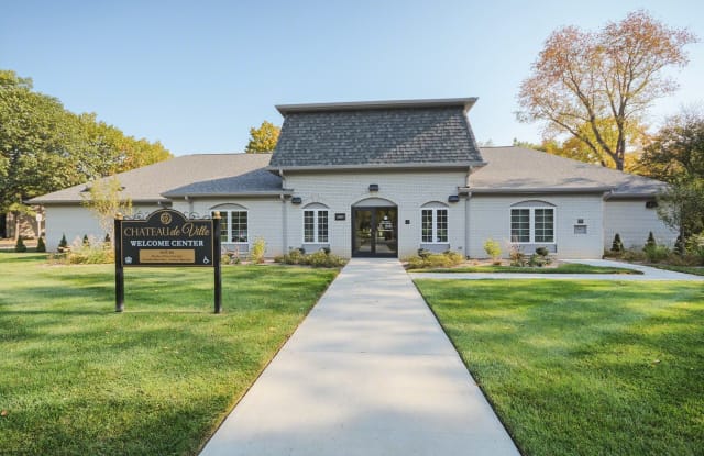 Chateau De Ville Indianapolis In Apartments For Rent