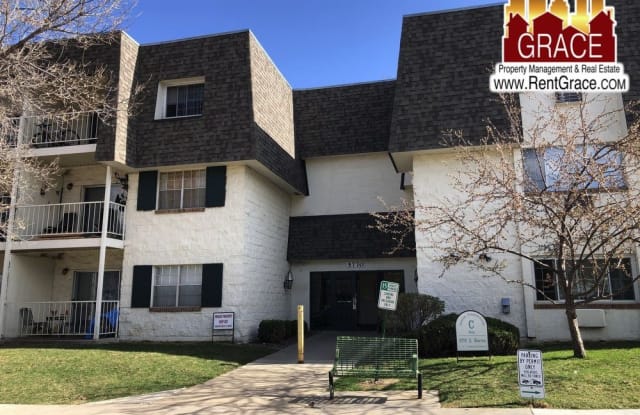 5770 E Warren Avenue Denver Co Apartments For Rent