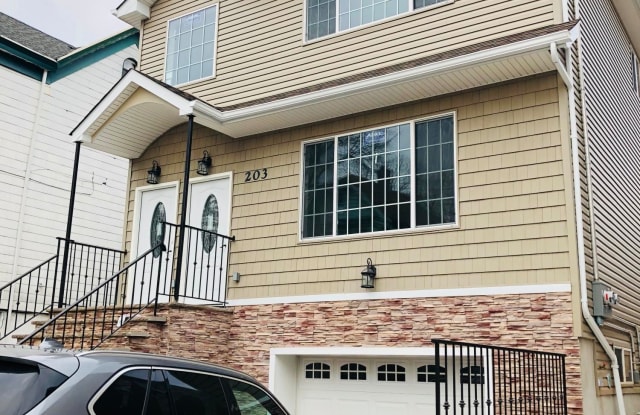203 Chestnut Avenue Staten Island Ny Apartments For Rent