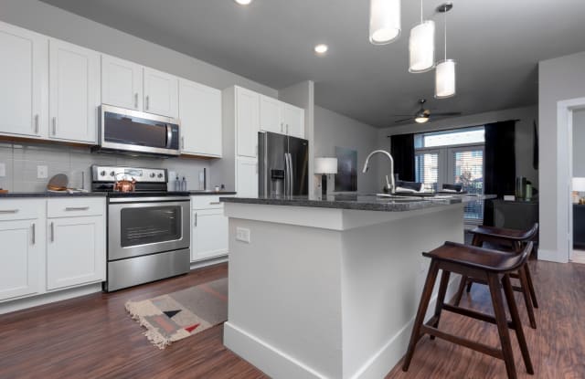 Lenox Castle Hills Carrollton Tx Apartments For Rent