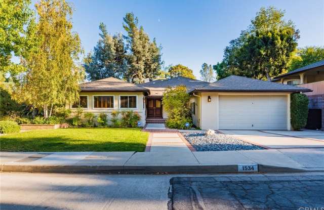 1534 Belleau Road Glendale Ca Apartments For Rent