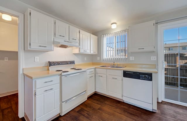 Yorkshire Square Apartment Homes Colorado Springs Co Apartments For Rent