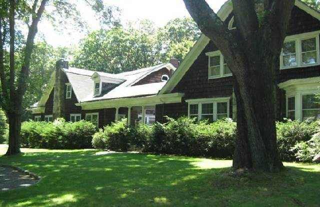 208 Wheatley Rd Old Westbury Ny Apartments For Rent