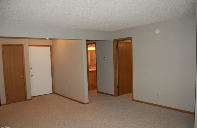 1006 Oakcrest St Apt 4