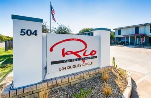 Rio On The Parkway Arlington Tx Apartments For Rent