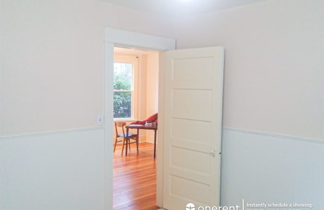 4113 Woodland Park Ave N - Seattle, WA apartments for rent