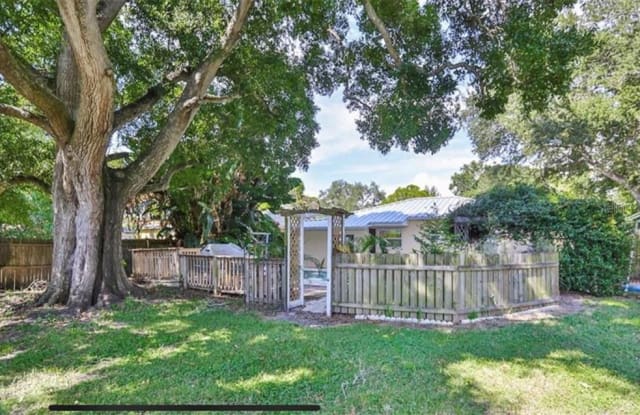 3928 Bay View Avenue Tampa Fl Apartments For Rent