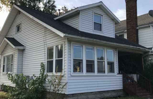 1703 W Saginaw Unit 2 Lansing Mi Apartments For Rent