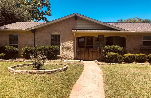 1309 Northlake Drive Garland Tx Apartments For Rent