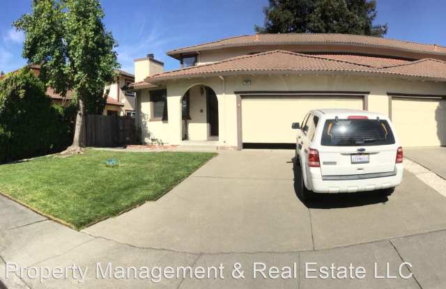 906 Hacienda Circle Rohnert Park Ca Apartments For Rent