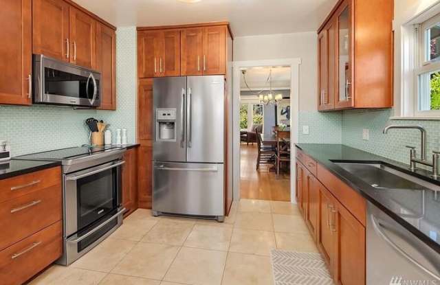 6520 Latona Avenue Northeast Seattle Wa Apartments For Rent