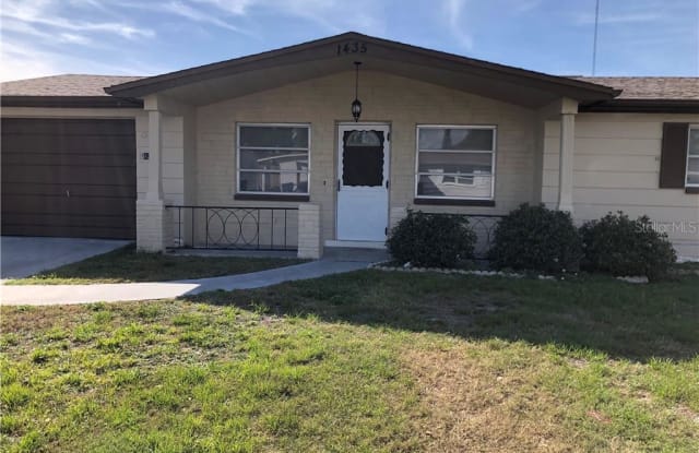 1435 Viking Drive Holiday Fl Apartments For Rent
