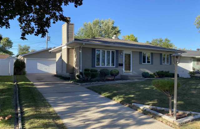 2710 Grove Street Davenport Ia Apartments For Rent
