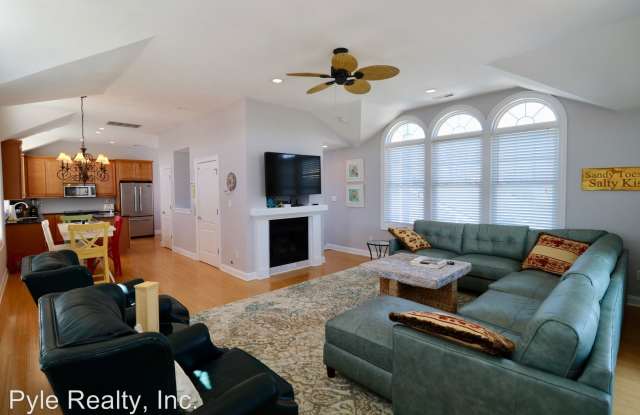 125 57 1 2 Street Virginia Beach Va Apartments For Rent