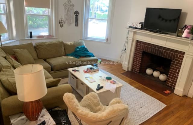 157 Thorndike St 3 Brookline Ma Apartments For Rent