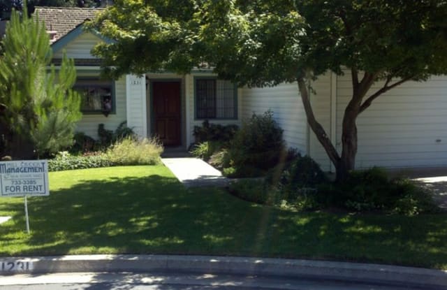 1231 West Whispering Pines Court Visalia Ca Apartments