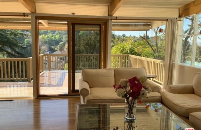 2821 Pacific View Trails Los Angeles Ca Apartments For Rent