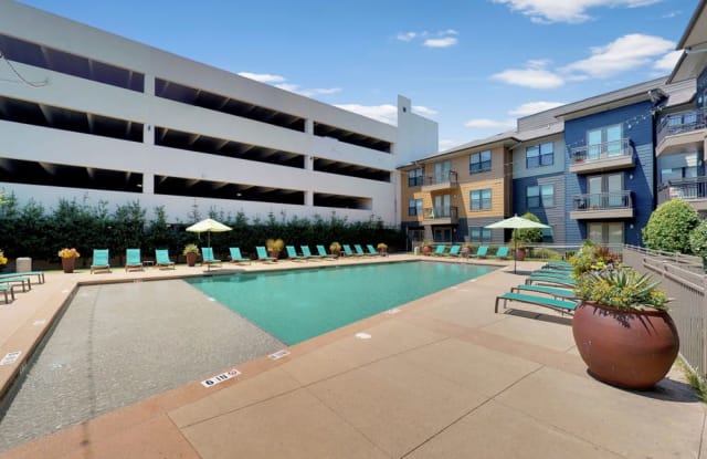 Oaks 5th Street Crossing At City Station Garland Tx Apartments For Rent