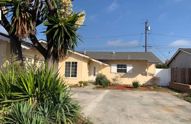 445 Vine Place