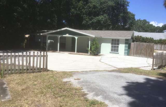 7002 W Creek Dr Town N Country Fl Apartments For Rent