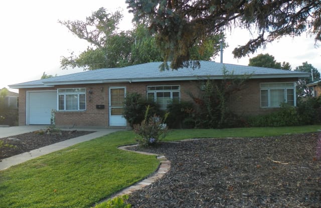 2103 Vermont St Ne Albuquerque Nm Apartments For Rent
