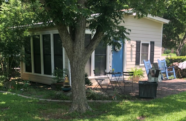 101 Hillside Terrace Hallettsville Tx Apartments For Rent