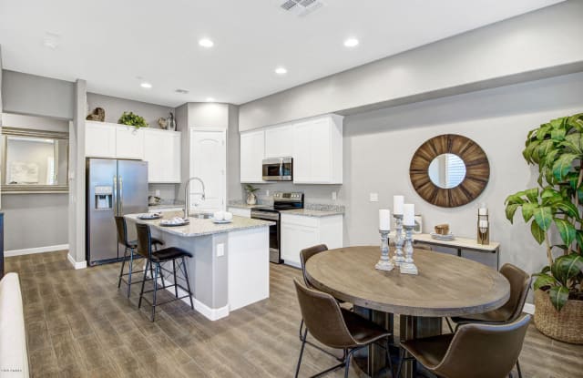 3020 N 37th Place