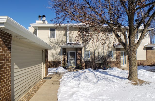 946 E Travelers Trl Burnsville Mn Apartments For Rent