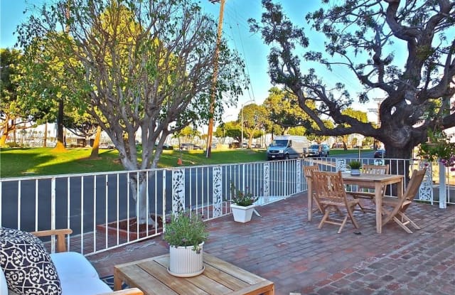 5926 E Appian Way Long Beach Ca Apartments For Rent