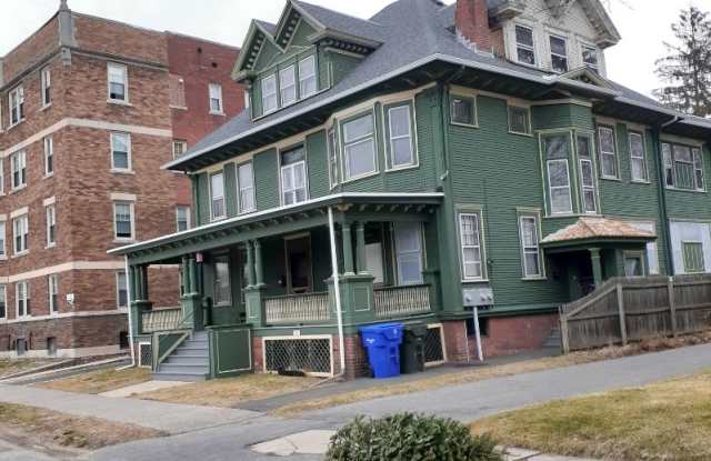 19 21 Beechwood Ave Springfield Ma Apartments For Rent