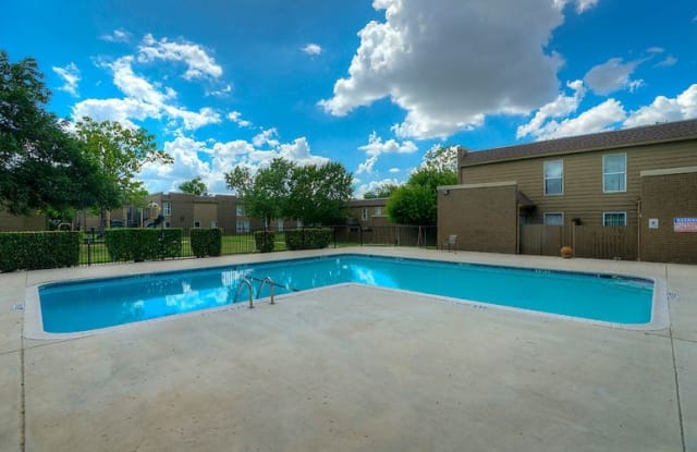 Crestwind Townhomes And Apartments Windcrest Tx Apartments For Rent