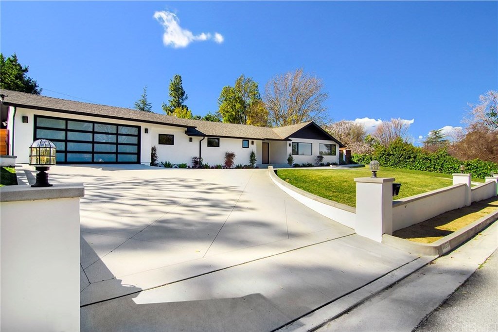 4955 Avenue Los Angeles, CA apartments for rent