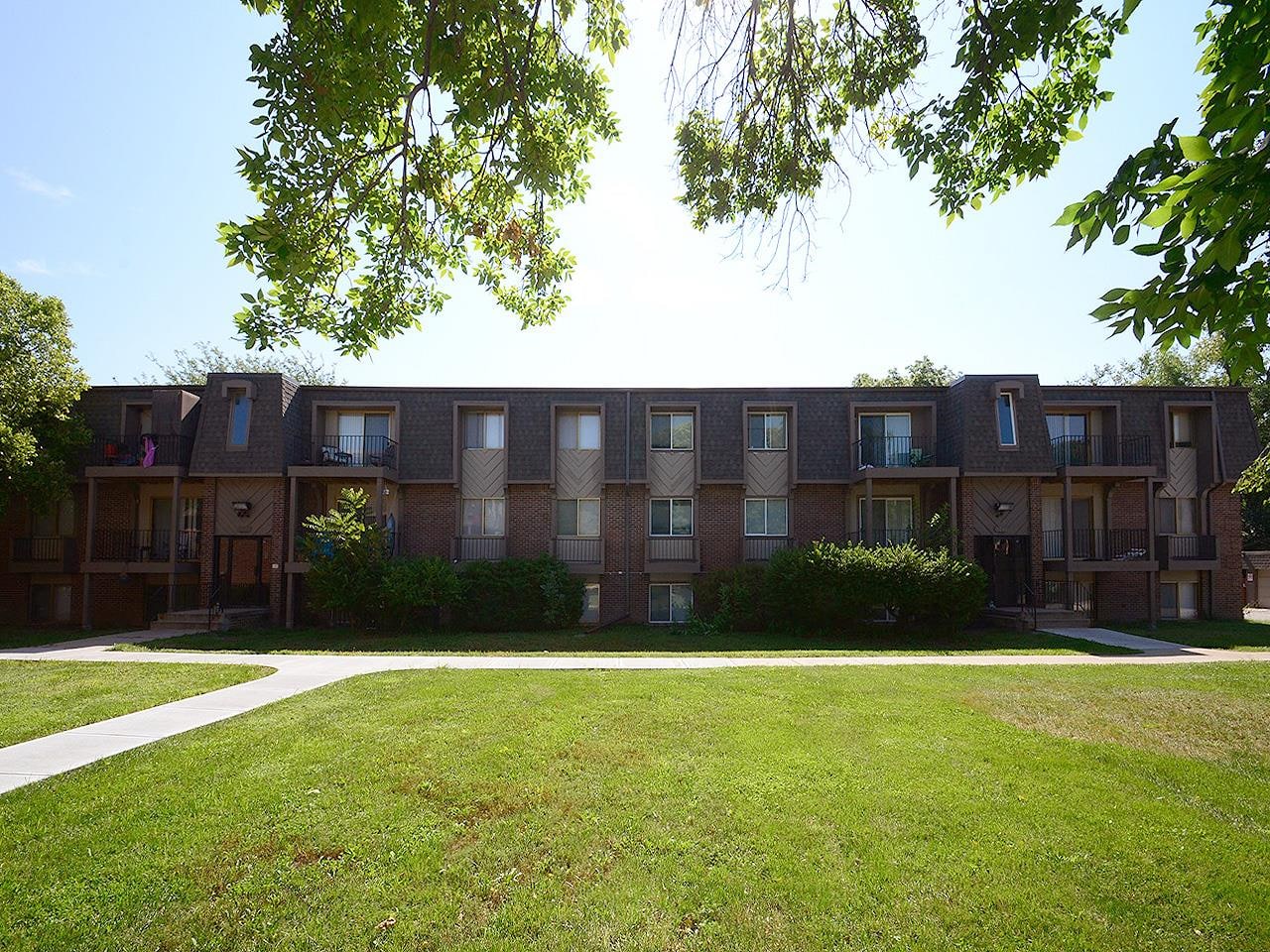 2333 2339 Benson Gardens Blvd 7 Omaha Ne Apartments For Rent