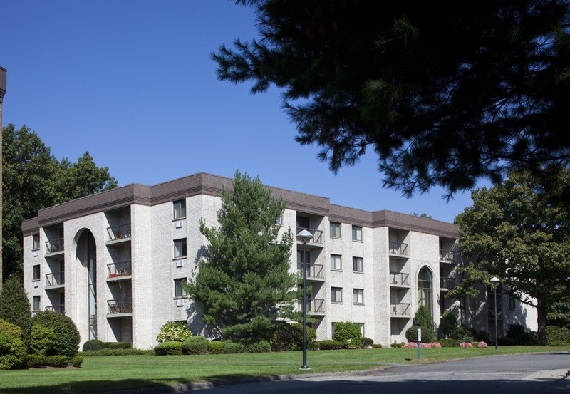 Shrewsbury Commons Northborough, MA apartments for rent