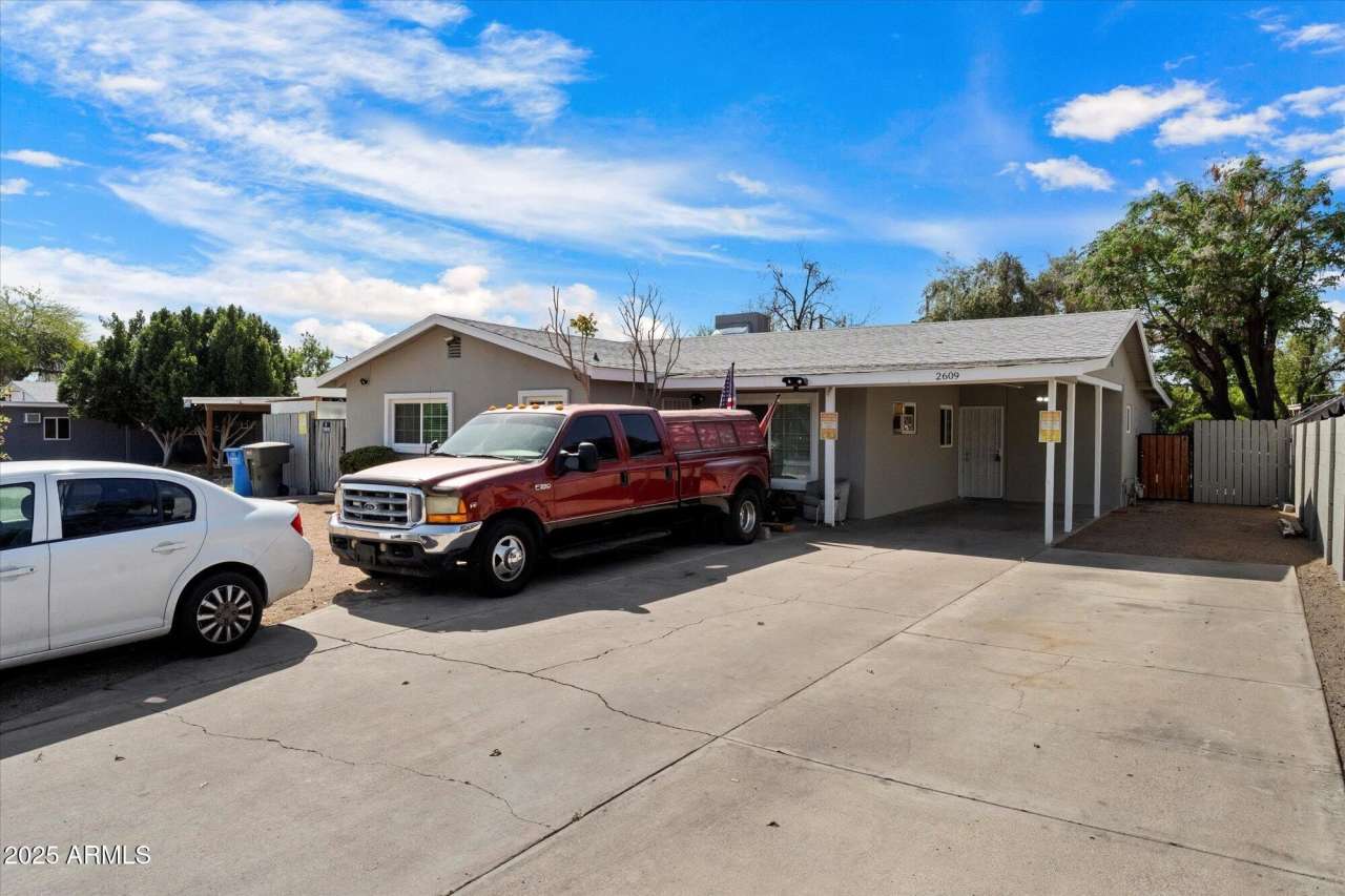 2609 W Morten Avenue